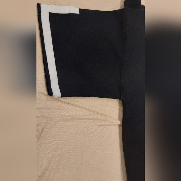 Elegant Black Women's Sweatshirt with White Trim - Picture 11 of 11